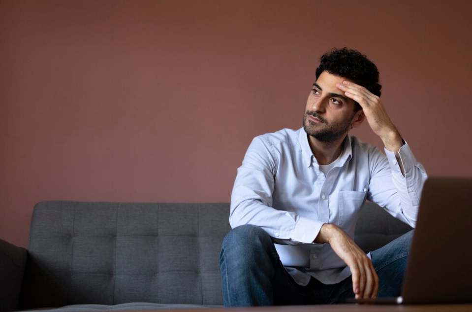 ¿Qué son los pensamientos negativos y cómo afectan la vida?